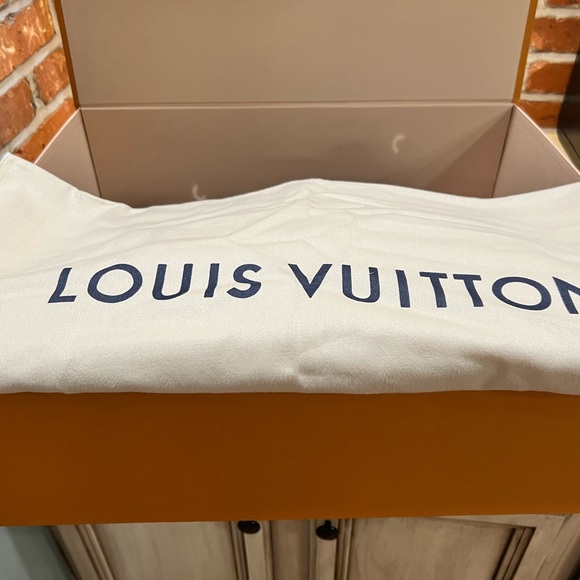 Carmel in Black - Picture 11 of 15